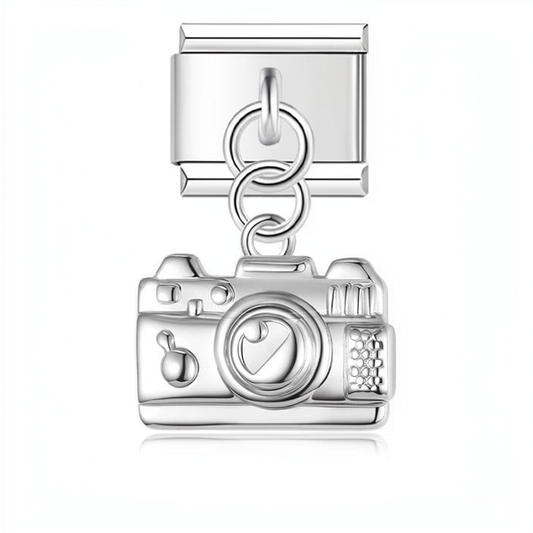 Charm colgante camara plateada